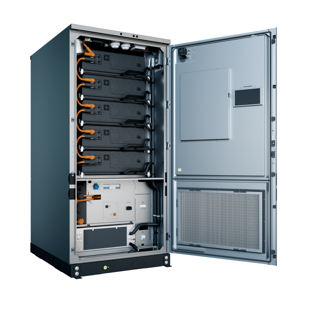 Geöffneter Batterieschrank eines Pixii Batteriespeichersystems mit Batteriemodulen
